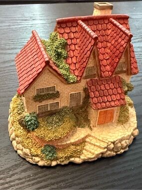 Olde England's Classic Cottages The Kent Painted Resin Cottage House Signed 1972